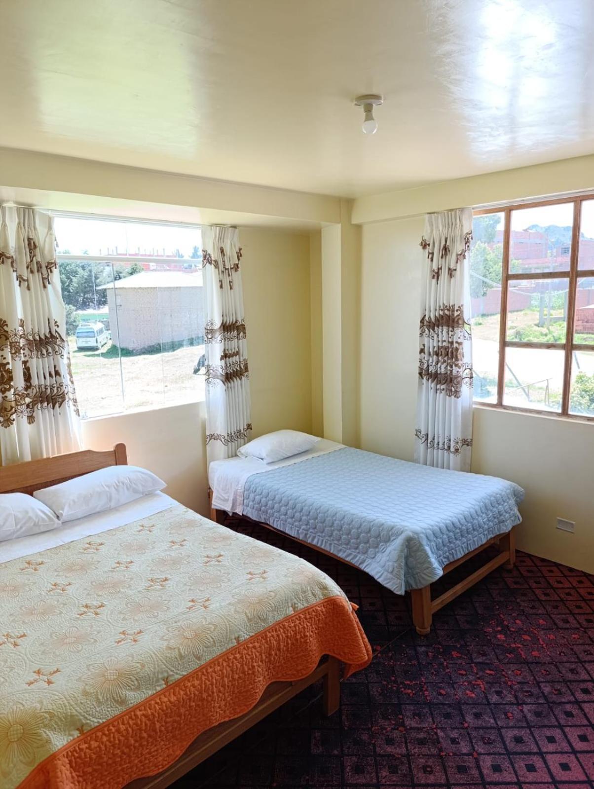 Hotel Summita Yunguyo Buitenkant foto